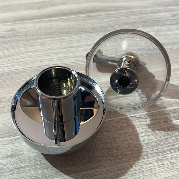 Olde Thompson Nutmeg Spice Grinder-mill Chrome Kitchen Tool - Picture 2 of 4